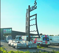 Šilutę puošti turintis riboženklis apstatytas automobiliais