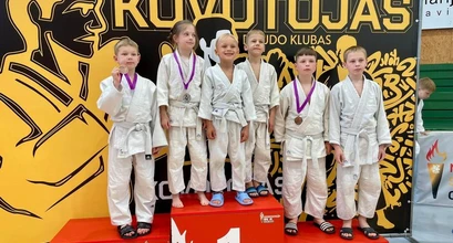 Turintieji 5 KYU geltoną diržą išmėgino jėgas