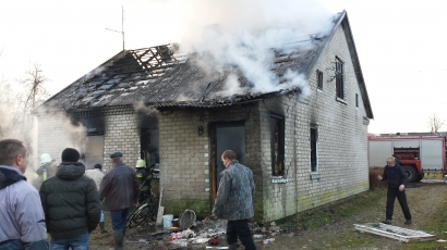 Kalėdų rytą Balčių k. esančiame name nutekėjo dujos ir įvyko sprogimas, kurio metu nukentėjo namo šeimininkai