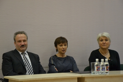 Apie ypatingą renginį, skirtą H. Šojaus atidarymo progai, pasakojo D. Jatautaitė (kairėje) ir L. Ivaškevičiūtė.