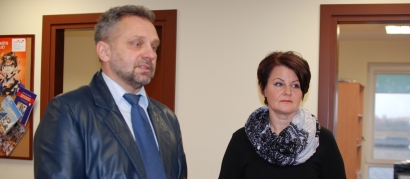 Socialinės paramos skyriaus vedėjas A. Šimelionis ir Šilutės socialinių paslaugų centro vadovė R. Jakienė.