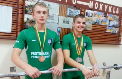 Sporto mokyklos auklėtiniai Rokas Radavičius ir Gintaras Burzdžius.
