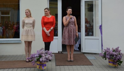 Visas „Paslaptingos spintos“ kolektyvas – (iš kairės) direktorė Alina Norvilaitė, siuvėja–modeliuotoja Lina Mačiulienė ir vadybininkė Giedrė Mikšienė. 