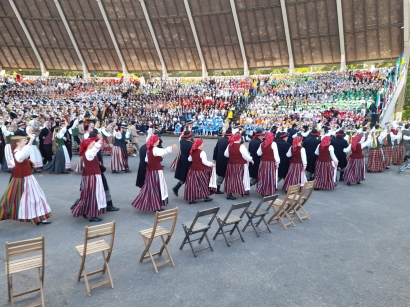 Šilutiškiai taip pat dalyvavo Vakarų krašto dainų šventėje. Vienas jų – šokių kolektyvas „Šalna“. Kolektyvo nuotr.