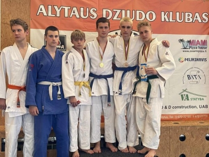 Šilutės U-18 komanda, kovojusi Alytuje (iš kairės): Ignas Krilauskas, Šarūnas Jotkus, Jonas Kochtovas, Justas Vyšniauskas, Domas Plikšnys ir Kajus Juknius.