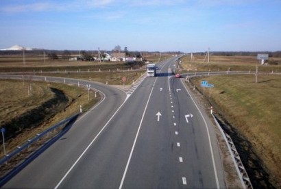 ES paramos lėšomis rekonstruojamas kelias „Via Baltica“, kertantis Lietuvos teritoriją iš pietų į šiaurę, yra svarbiausias transporto koridorius, jungiantis centrinį, rytinį ir šiaurinį Europos regionus.