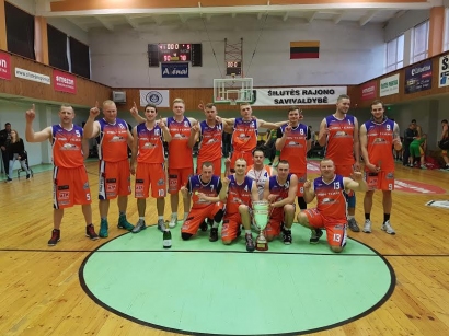 Šių metų Šilutės rajono krepšinio pirmenybių nugalėtoja „Fen Team“ ekipa.