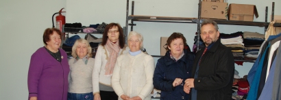 Nuotraukoje (iš kairės į dešinę): Albina Gečienė, Elena Martinkienė, Alma Vitkienė, Teresė Gudovijienė, Kristina Šveikauskienė ir Socialinės paramos skyriaus vedėjas A. Šimelionis.