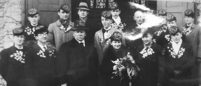 1938 m. laidos abiturientai su mokytojais Grigužiu ir H. Sameliu.