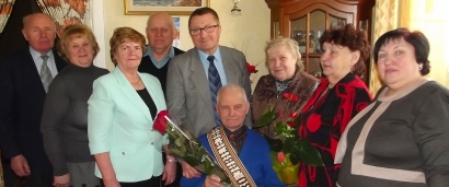 Kovo 1-ąją J. Petrauską 80-ojo gimtadienio proga sveikino Stoniškių seniūnas R. Bartkevičius bei visuomeninių organizacijų atstovai.