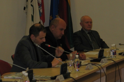 Vietoje Ekonomikos ir finansų komiteto pirmininko išnagrinėtus sprendimus pristatinėjo šio komiteto pirmininko pavaduotojas Darius Soščeka.