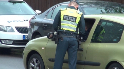 VIDEO kadras: Vilniaus policijos reidas Kęstučio gatvėje