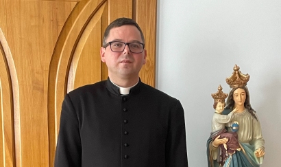 Šilutės katalikų Šv. Kryžiaus bažnyčioje savo tarnystę pradėjo naujas kunigas Audrius Undraitis.