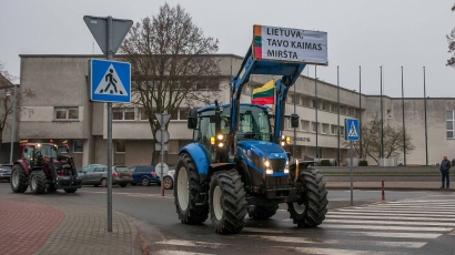 Protesto akcijoje Šilutėje dalyvavo daugiau nei 100 traktorių. S. Gvildžio nuotr.