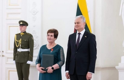 Lietuvos Respublikos Prezidentas Gitanas Nausėda ordino „Už nuopelnus Lietuvai“ medaliu apdovanojo N. Jusčienę.