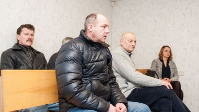 Tauragės rajono apylinkės teismas vasario 28 dieną išnagrinėjo buvusio Komskių šeimos bendrovės darbuotojo Ramūno Baužos, neblaivaus prie vairo sukėlusio mirtiną avariją, bylą.