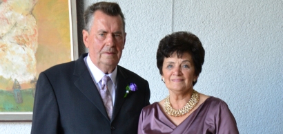 Jau 50 metų eidami bendru gyvenimo keliu, auksinių vestuvių dieną Dalia Ona ir Michailas jautėsi lyg jaunavedžiai – taip pat virpėjo rankos, o skruostais riedėjo ašaros.