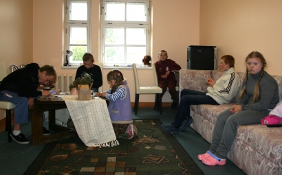 „Rusnės šeimyna“ iš Saugų vaikų globos namų naujuose namuose – Rusnės specialiosios mokyklos bendrabutyje jaučiasi puikiai. 