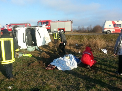 Girtam vairuotojui nesuvaldžius mikroautobusu, keturi keleiviai atsidūrė Šilutės ligoninėje .