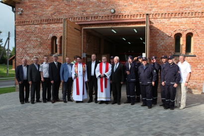 Nuotrauka atminčiai naujųjų Vilkyškių ugniagesių komandos patalpų atidarymo proga.