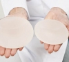 Krūtų didinimas implantais: vis dar sklandantys mitai apie tai