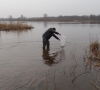 Rusnėje išsiritusius 2 mln. vėgėlių lervučių paleido į upę