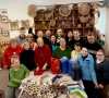 Macikų socialinės globos namų bendruomenė prisideda prie organizuojamos akcijos „Daugiau šilumos Ukrainai“