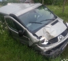 Avarija šalia Miestalių: „Opel“ ir „Renault“ nulėkė nuo kelio, du žmonės išvežti į ligoninę