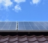 Koks stogas tinkamiausias saulės baterijoms montuoti?