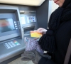 „Swedbank“: Ką daryti bankomate radus pamirštus pinigus? 