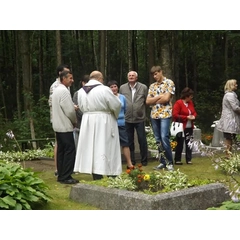 Kavolių senosiose evangelikų liuteronų kapinaitėse kasmet vyksta kapinių šventės.